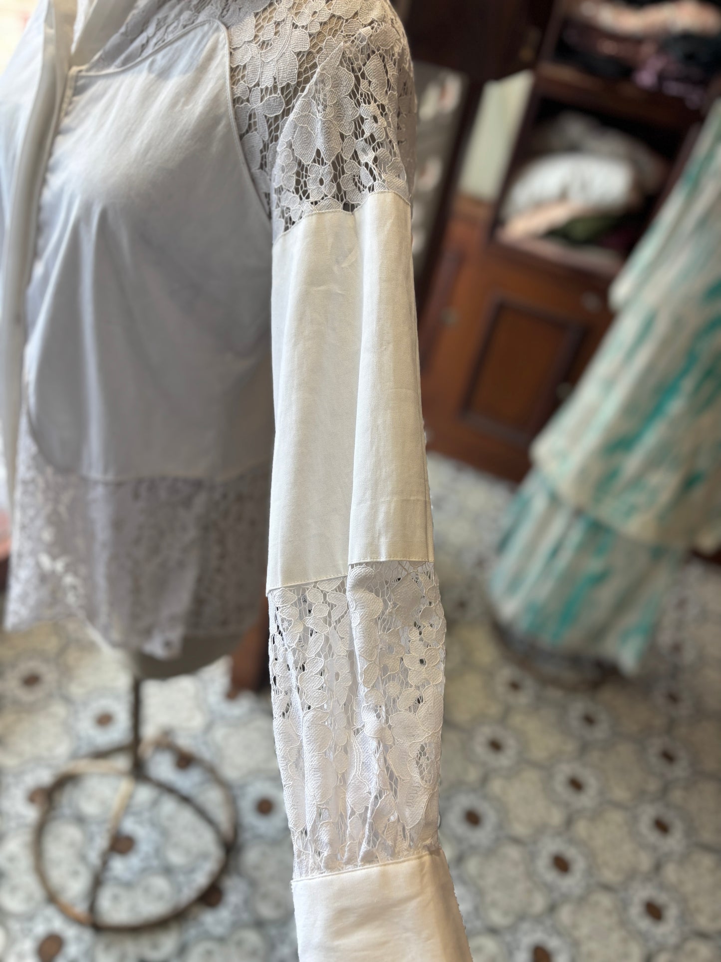 Chic Off White Net Shirt