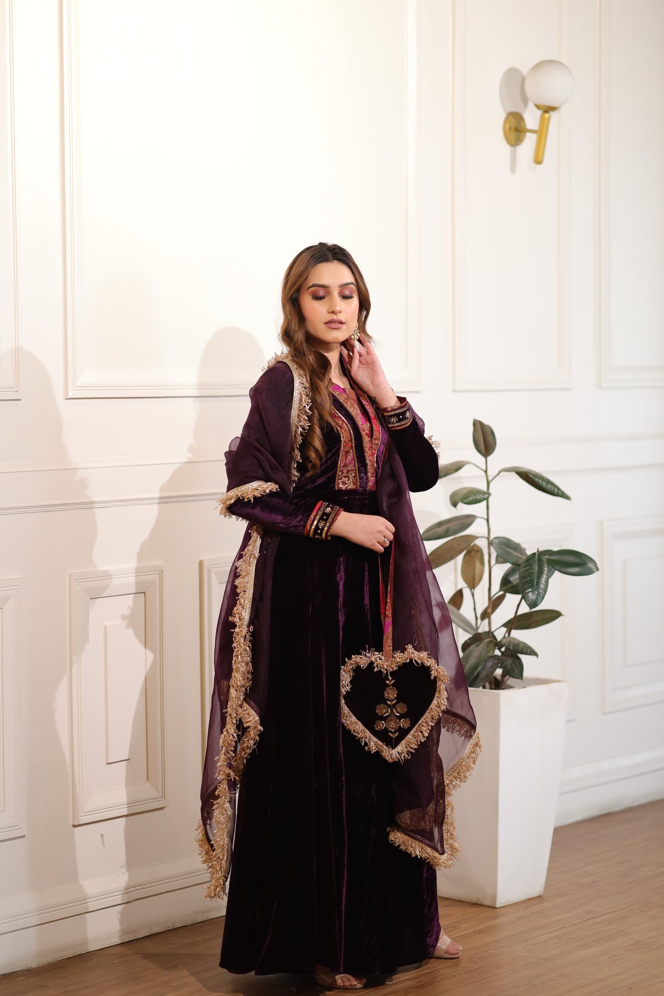 Noor-e-Zar Velvet Suit Set